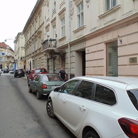 Apartment On Voloshyna Lviv Exteriör bild