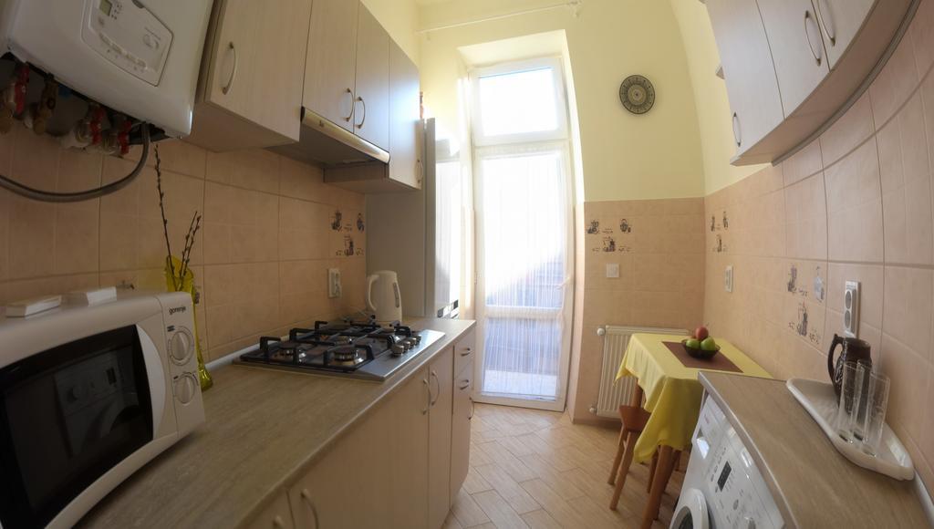 Apartment On Voloshyna Lviv Exteriör bild