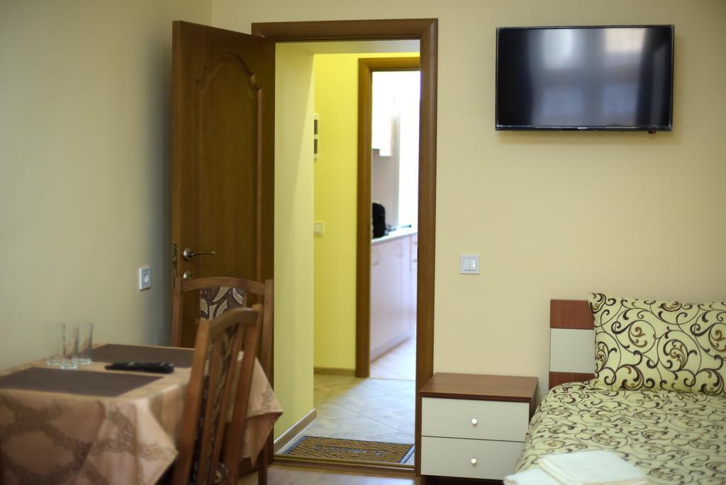 Apartment On Voloshyna Lviv Exteriör bild