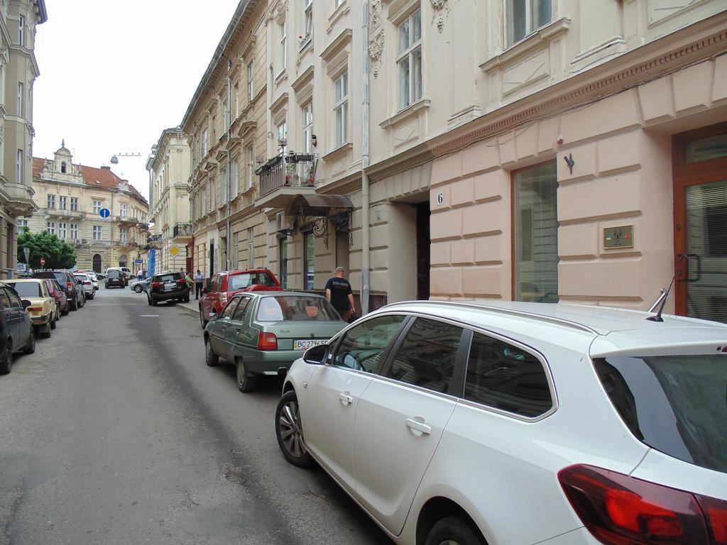 Apartment On Voloshyna Lviv Exteriör bild